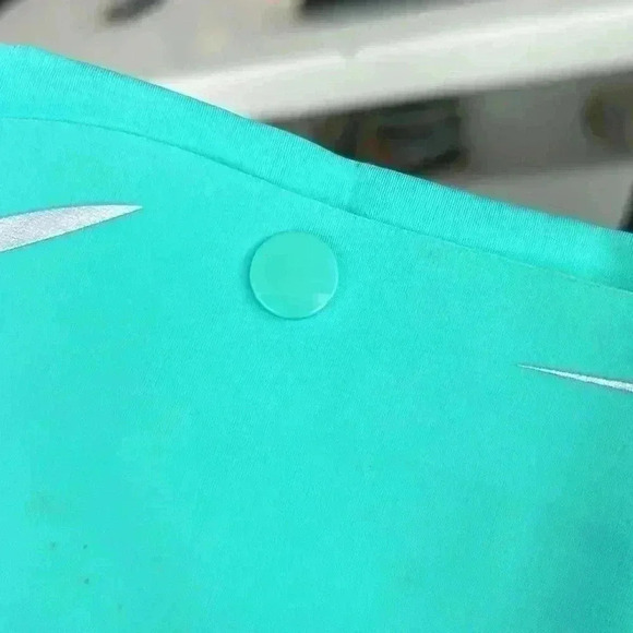 Slim  Adjustable Sports Belt in Turquoise Green - Picture 9 of 9